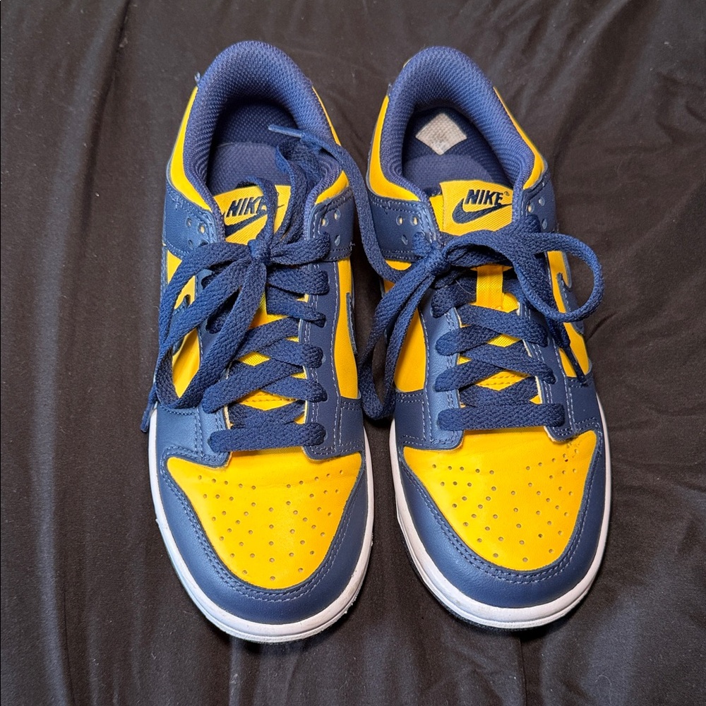 Nike Kids Sneakers in Yellow and Navy
